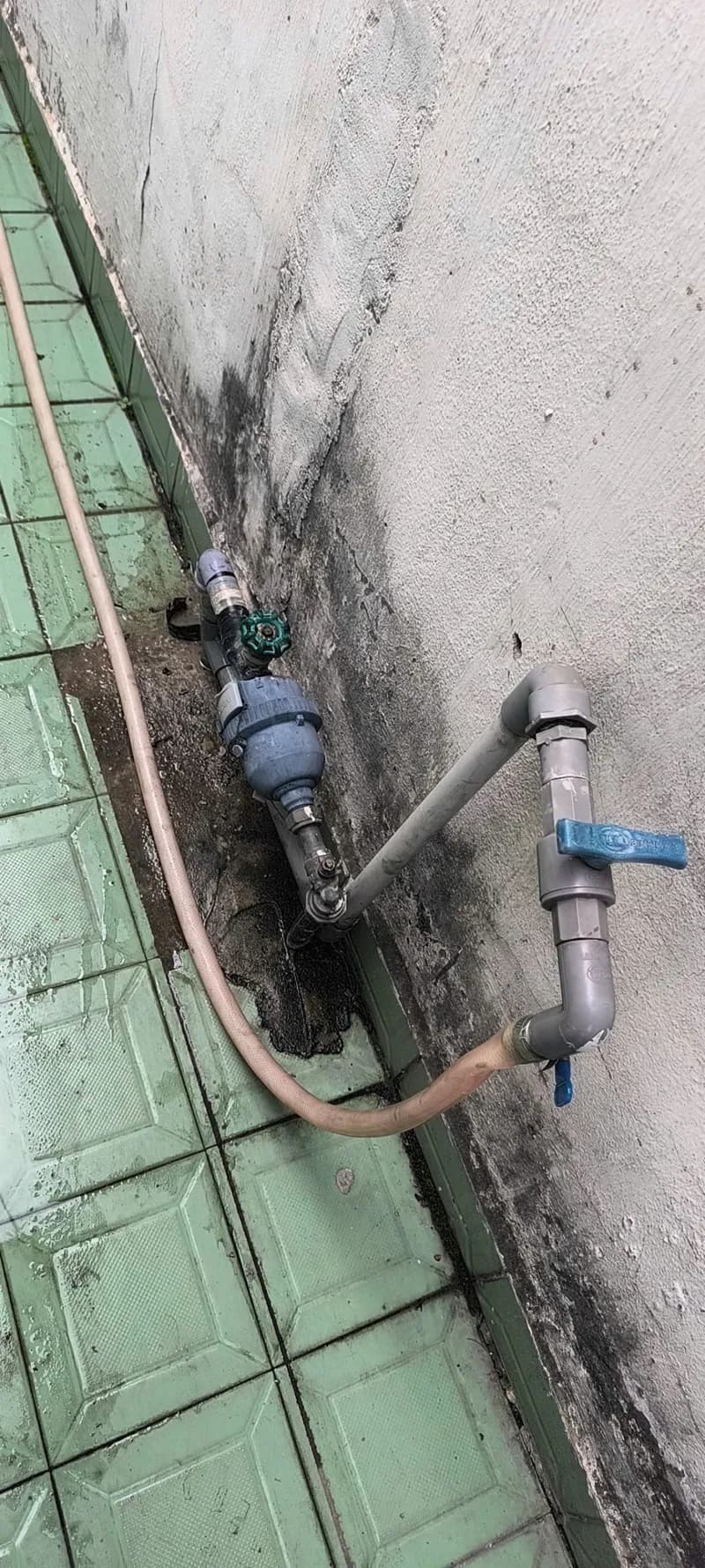 Trước khi sửa: Sửa ống nước bị rò rỉ tại TPHCM