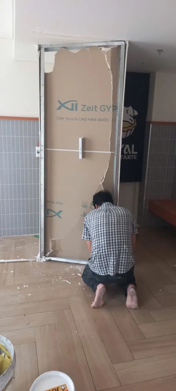 Trước sửa vách ngăn thạch cao Zeit GYP tại Gò Vấp — thợ Bùi Văn An