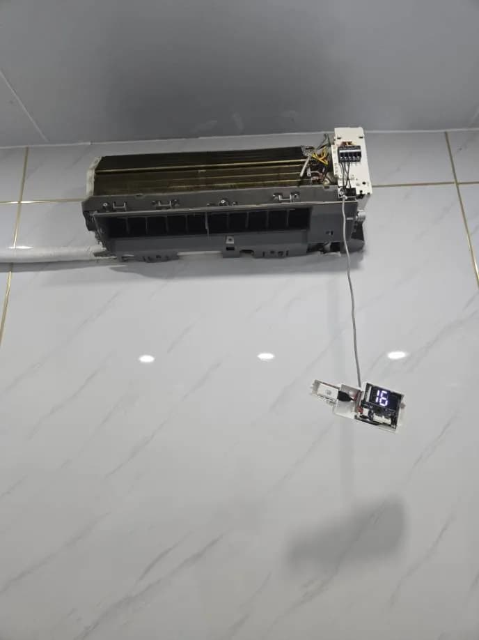 Trước sửa máy lạnh treo tường TCL tại Phường 12 (Quận 10), Quận 10 — thợ LỘC LÊ