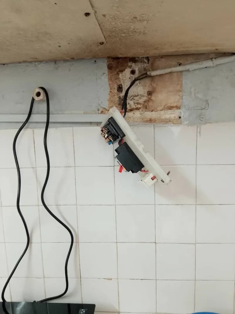 Trước sửa ổ cắm điện và aptomat tại Quận 3 — thợ TRÂN TRƯƠNG