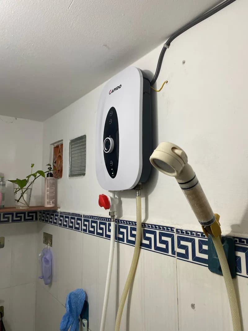 Kết quả Lắp đặt máy nước nóng trực tiếp và vệ sinh vòi sen Quận 10 tại Quận 10 — thợ Dương Oai