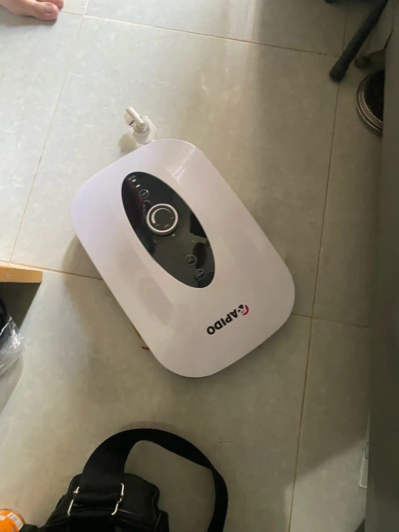 Trước khi sửa: Lắp đặt máy nước nóng trực tiếp và vệ sinh vòi sen Quận 10 tại Quận 10