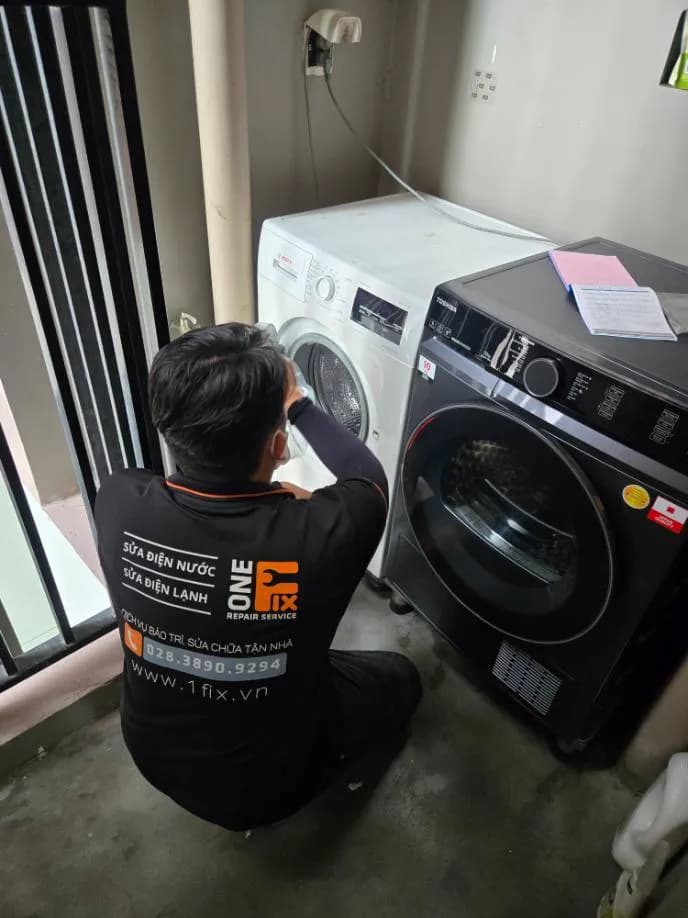 Sau khi hoàn thành sửa máy giặt lồng ngang Bosch tại Quận 2 — thợ Lê Hữu Lộc