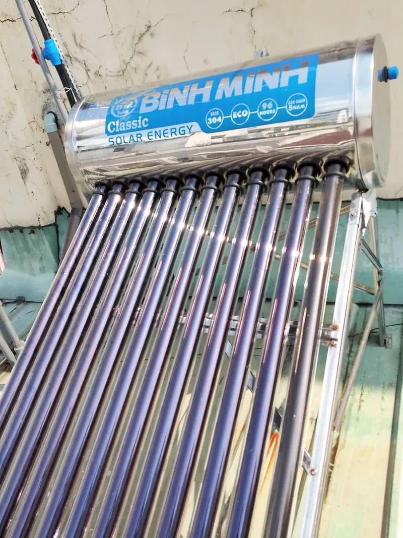 Trước sửa bình nóng lạnh năng lượng mặt trời BÌNH MINH tại TPHCM — thợ ĐỖ NHIỀU