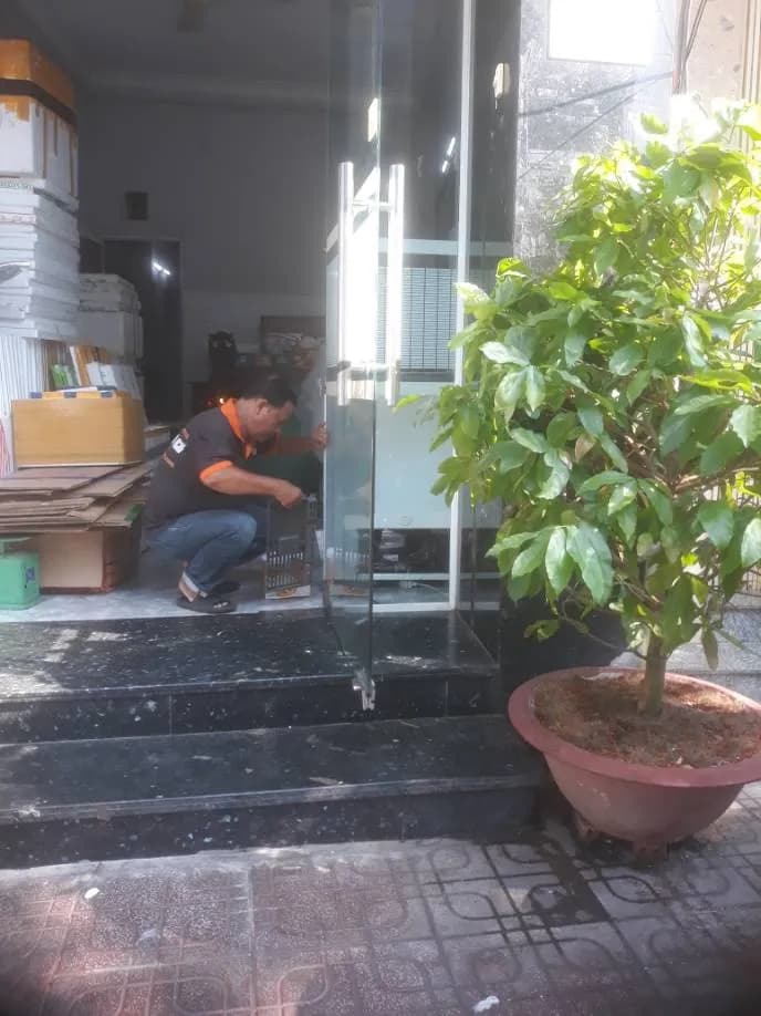 Trước khi sửa: Thay thế bộ khởi động block tủ đông tại Phường 5, Quận 5