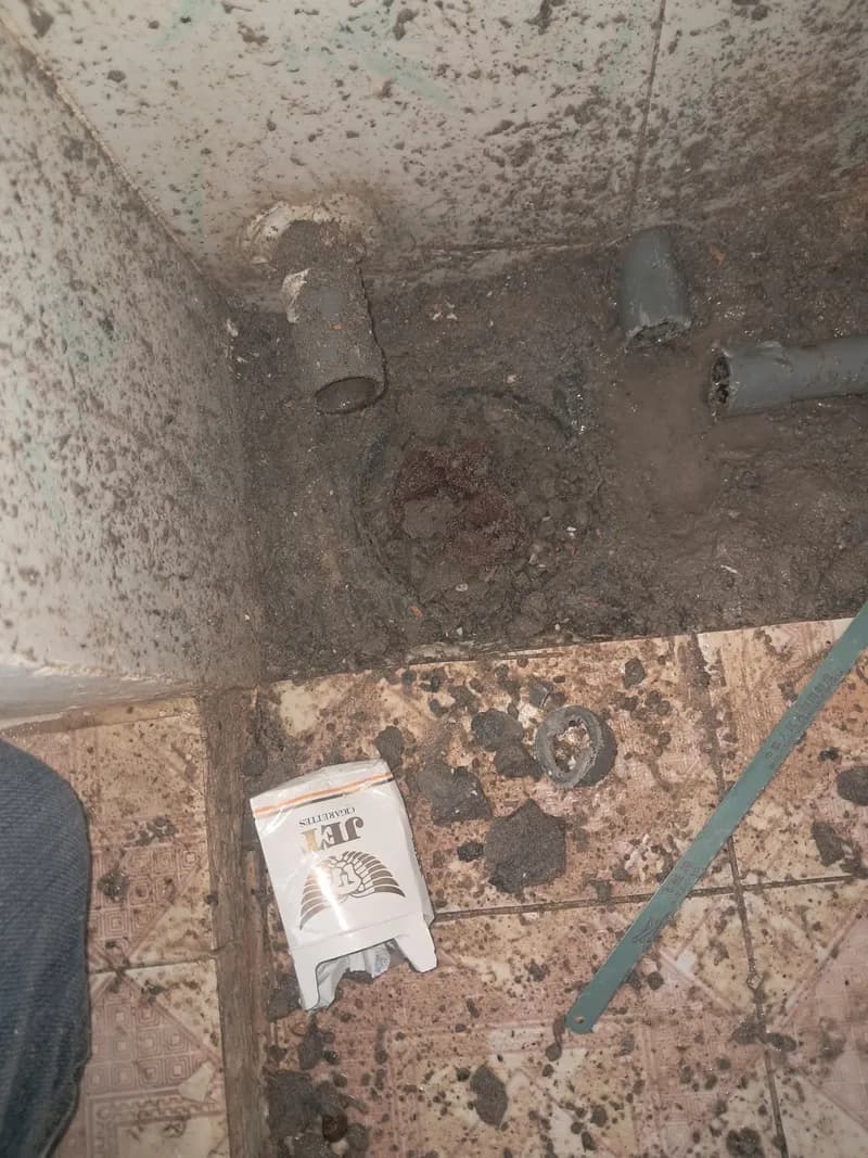 Trước khi sửa: Chống thấm sàn nhà vệ sinh và cổ ống tại TPHCM tại TPHCM