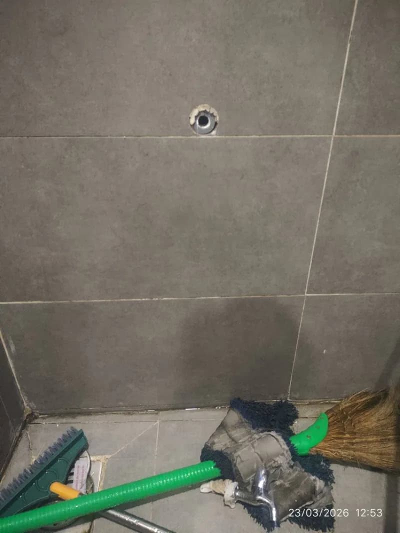 Trước khi sửa: Tháo ren vòi nước gãy và lắp vòi mới tại Phường 14, Quận 6 tại Phường 14, Quận 6