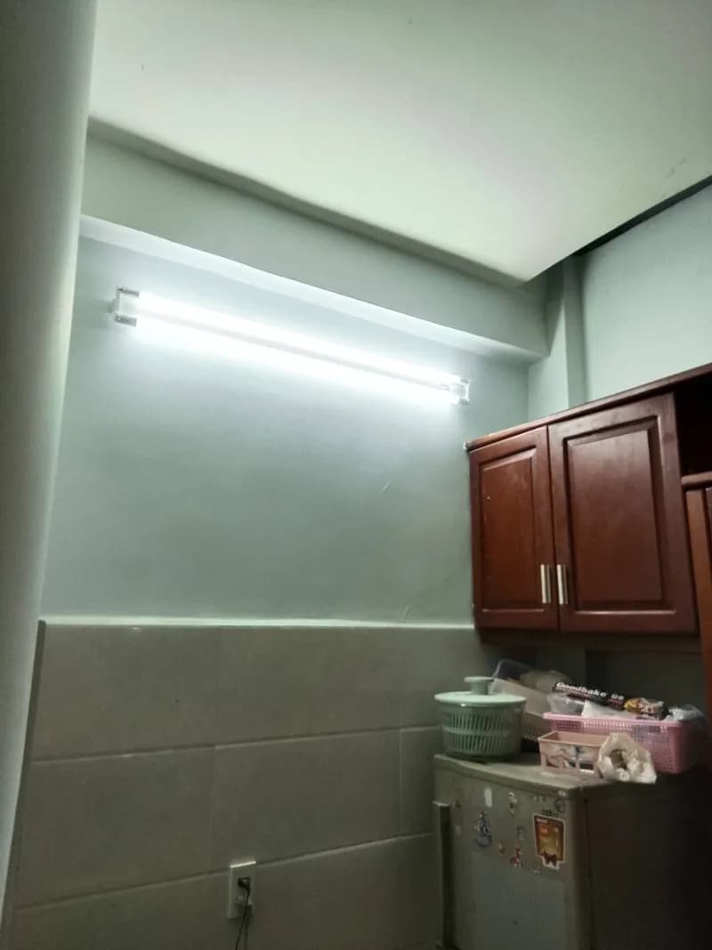 Sau khi hoàn thành sửa đèn tuýp tại TPHCM — thợ TRÂN TRƯƠNG