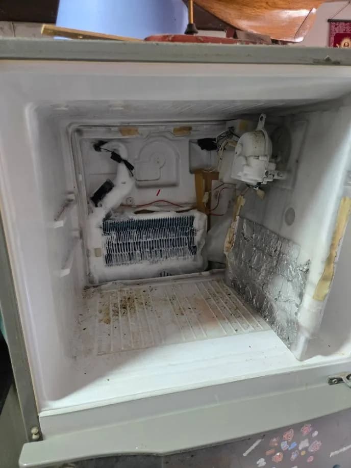 Trước khi sửa: Thay cầu chì nhiệt, cảm biến âm tủ lạnh Panasonic Quận 12 tại Quận 12