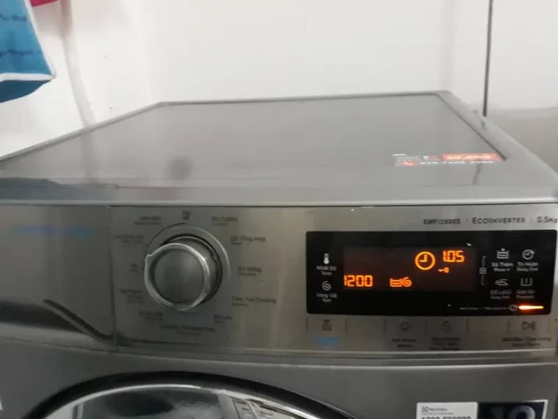 Trước sửa máy giặt lồng ngang Electrolux tại Phường Tân Bình, Tân Bình — thợ CHÍ TÂM