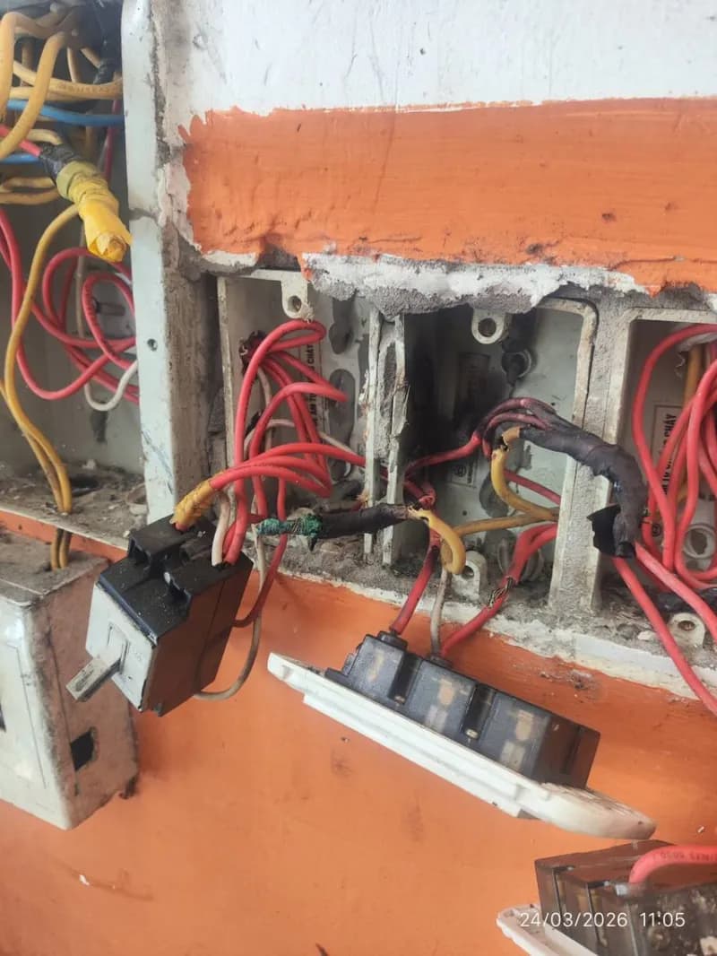 Trước sửa hệ thống điện gia đình Tenda tại Quận 3 — thợ Nguyễn Hoàng Khánh
