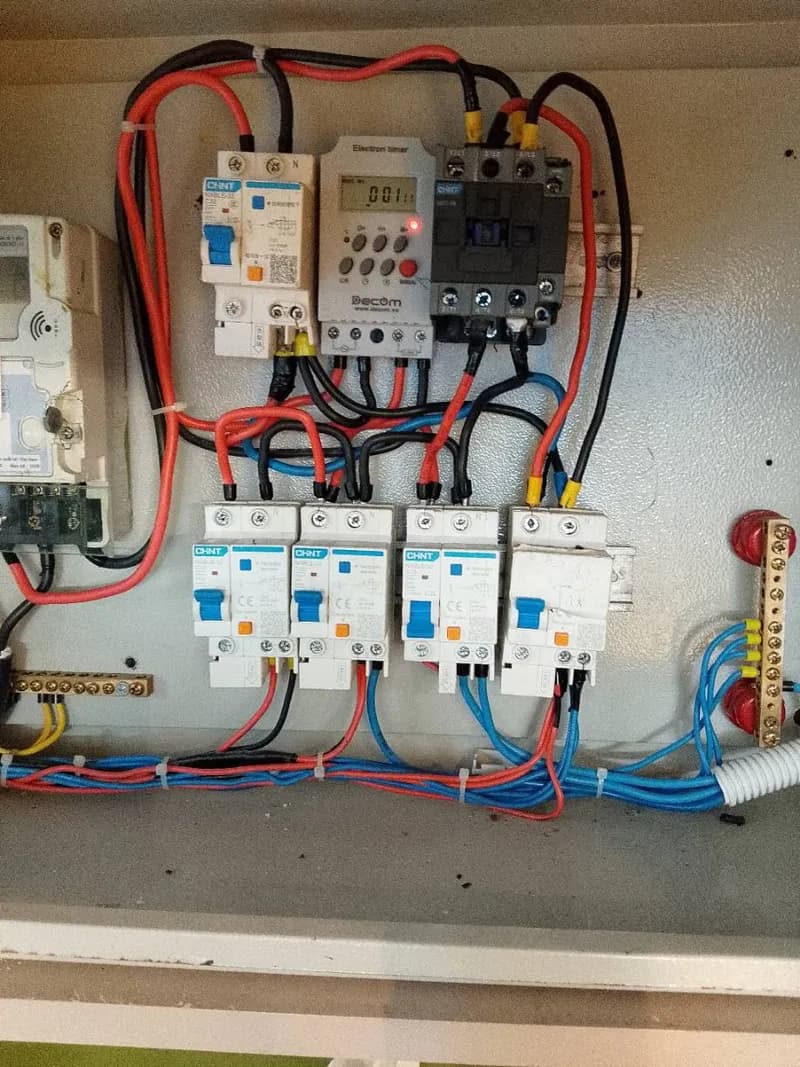 Sau khi hoàn thành sửa tủ điện điều khiển, cầu dao tự động, timer điện tử, khởi động từ CHNT, Decom tại TPHCM — thợ Đặng Văn Thịnh