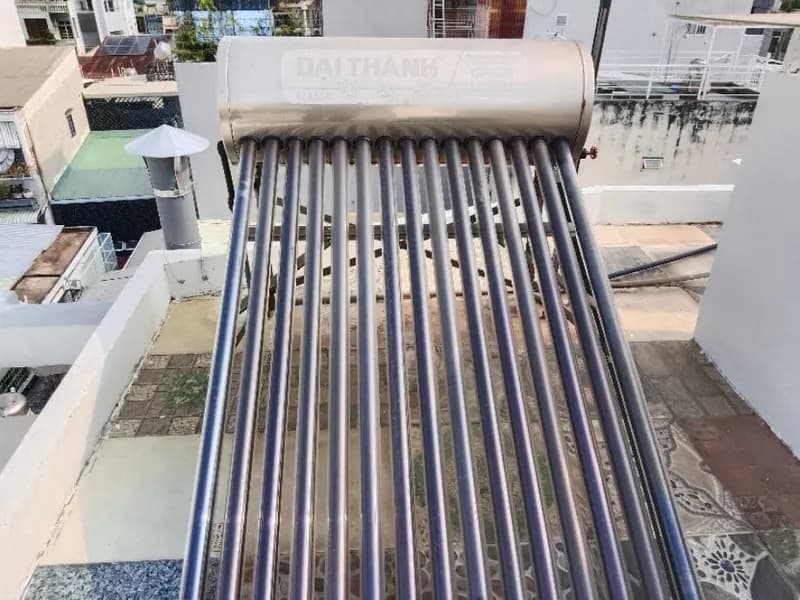 Trước sửa ruột bình nóng lạnh DAITHANH tại phường 9 quận tân bình, Tân Bình — thợ Trương Công Việt Trân