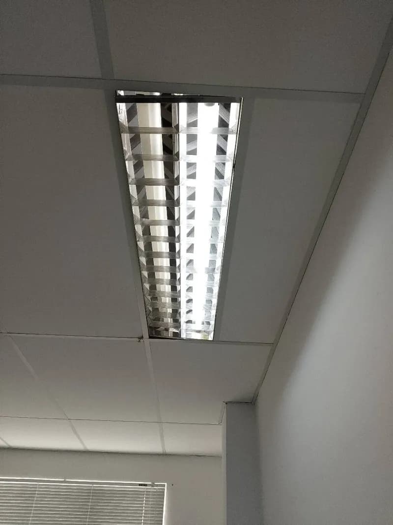 Trước sửa đèn máng âm trần tại TPHCM — thợ ĐỖ NHIỀU