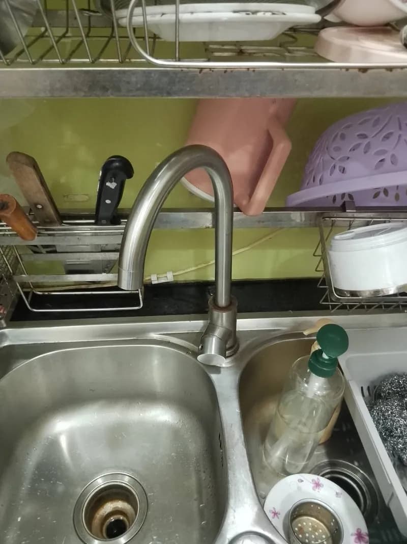 Trước sửa vòi nước bồn rửa bát tại Phường 10, Tân Bình — thợ Trương Công Việt Trân