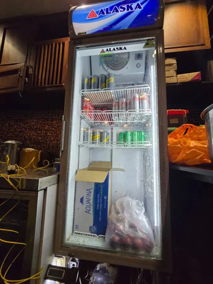 Trước khi sửa: Thay tụ, nạp gas, vệ sinh tủ mát Alaska tại TPHCM tại TPHCM