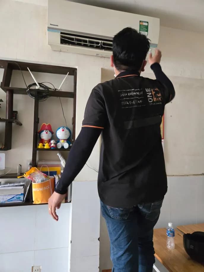 Sau khi hoàn thành sửa máy lạnh treo tường Panasonic tại Quận 1 — thợ LỘC LÊ