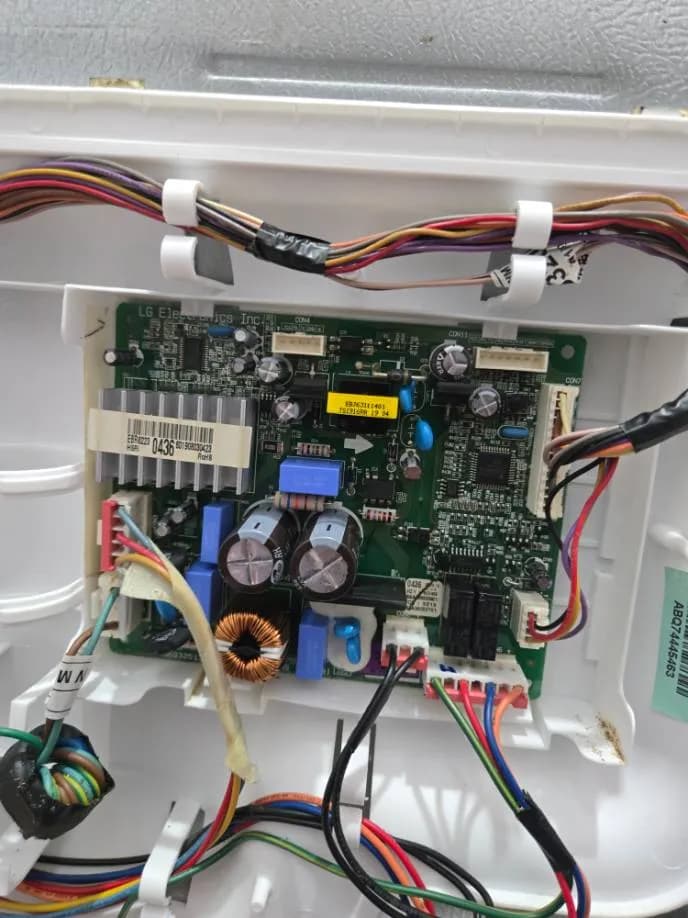 Trước khi sửa: Hàn bo mạch tủ lạnh LG mất nguồn tại Thủ Đức TP.HCM tại P.HCM, Thủ Đức