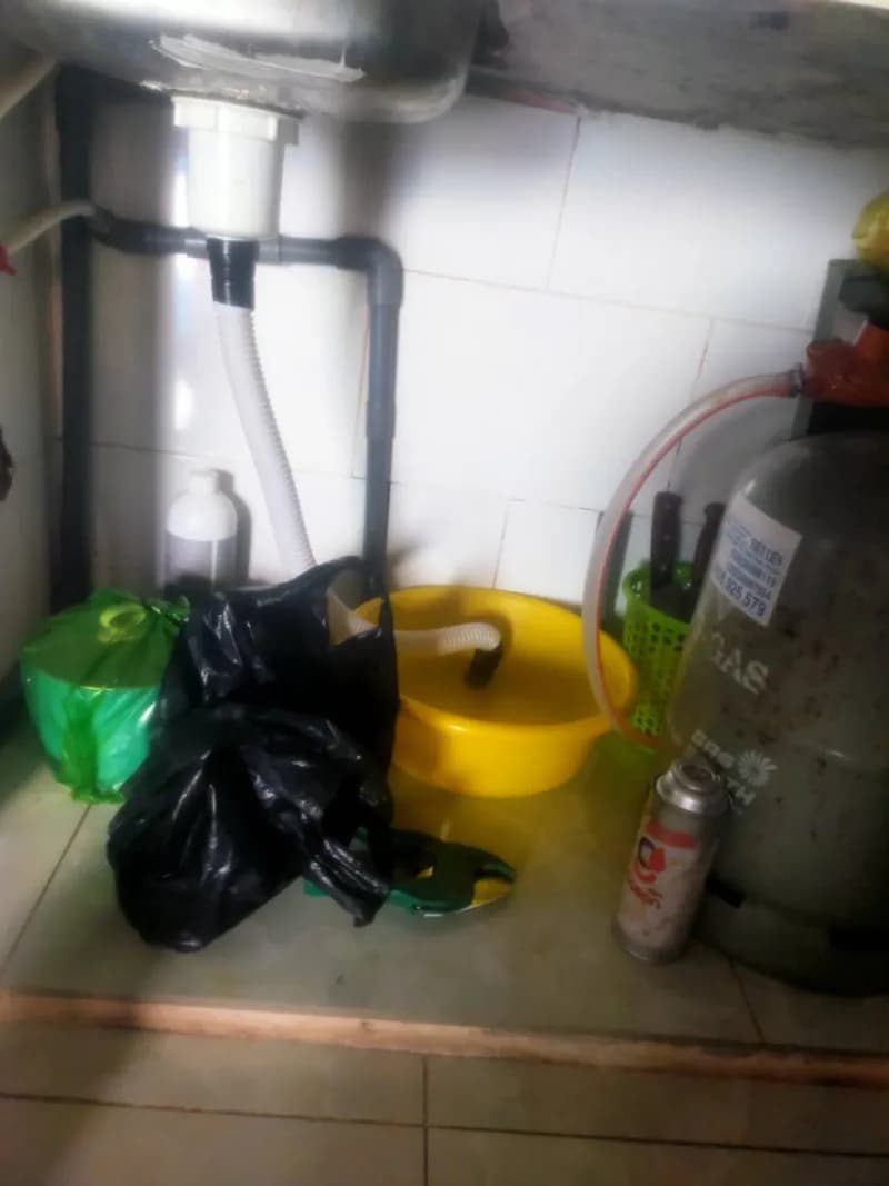 Trước khi sửa: Thông tắc và thay bộ xả bồn rửa chén tại TPHCM tại TPHCM