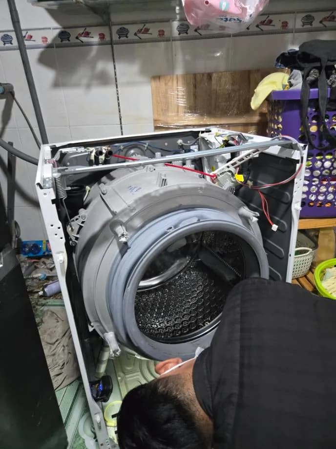 Trước sửa máy giặt lồng ngang Electrolux tại TPHCM — thợ LỘC LÊ