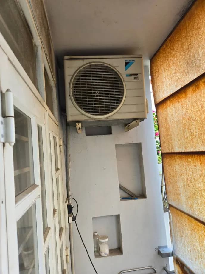 Trước khi sửa: Vệ sinh máy lạnh Daikin Inverter tại Quận 10 giá rẻ tại P.HCM, Quận 10