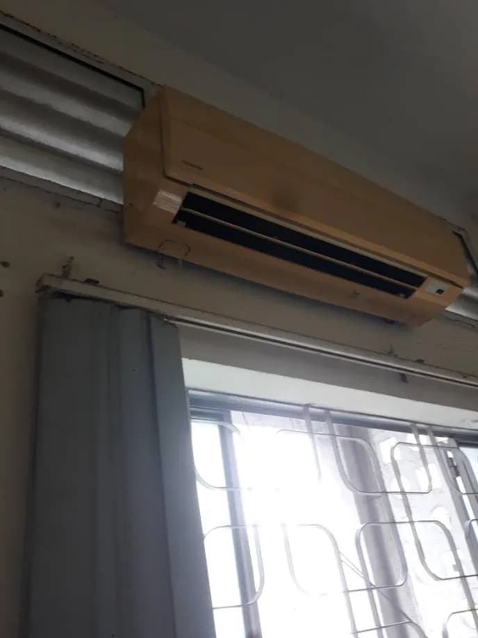 Trước sửa máy lạnh treo tường Toshiba tại TPHCM — thợ CHÍ TÂM