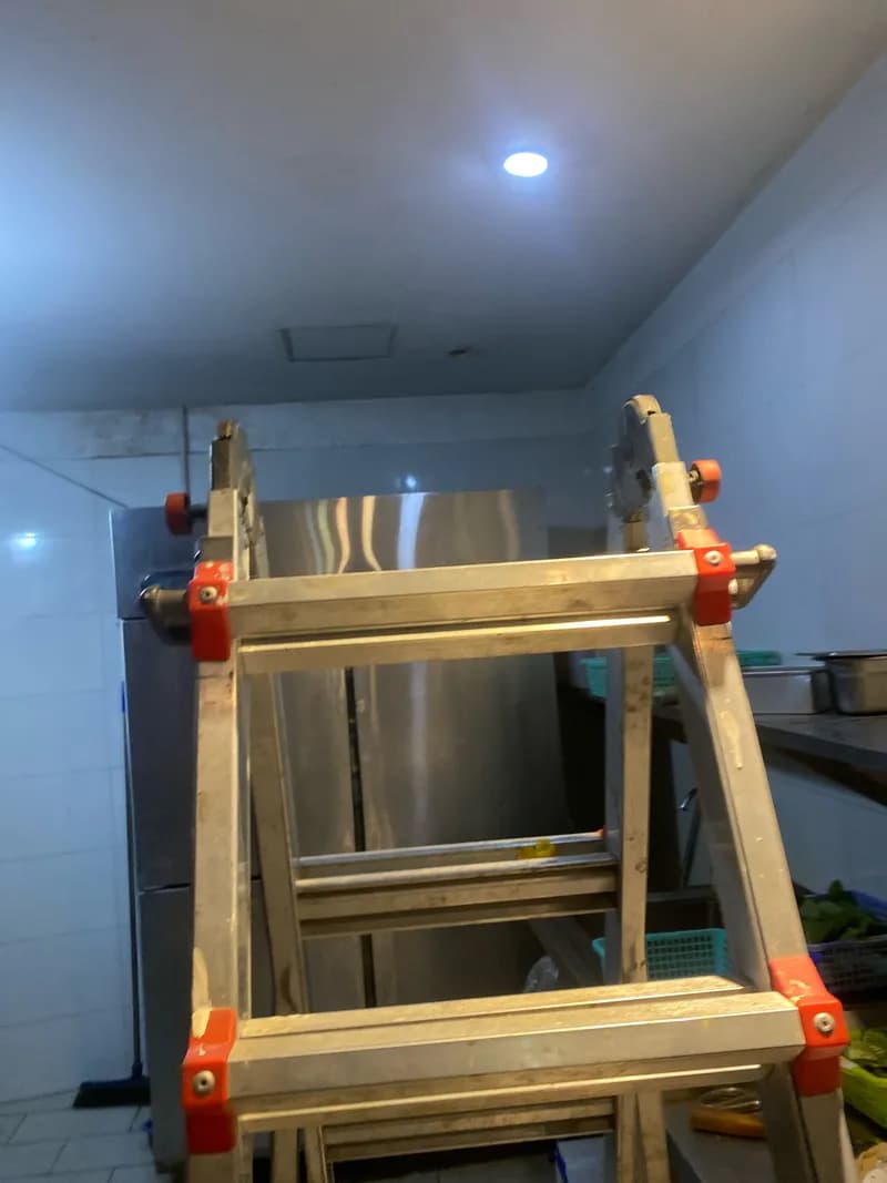 Trước sửa thang nhôm tại TPHCM — thợ DƯƠNG OAI