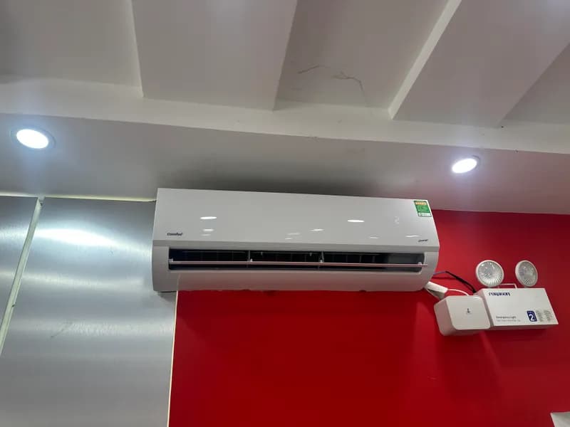 Sau khi hoàn thành sửa máy lạnh treo tường Comfee tại TPHCM — thợ TÚ ĐỖ
