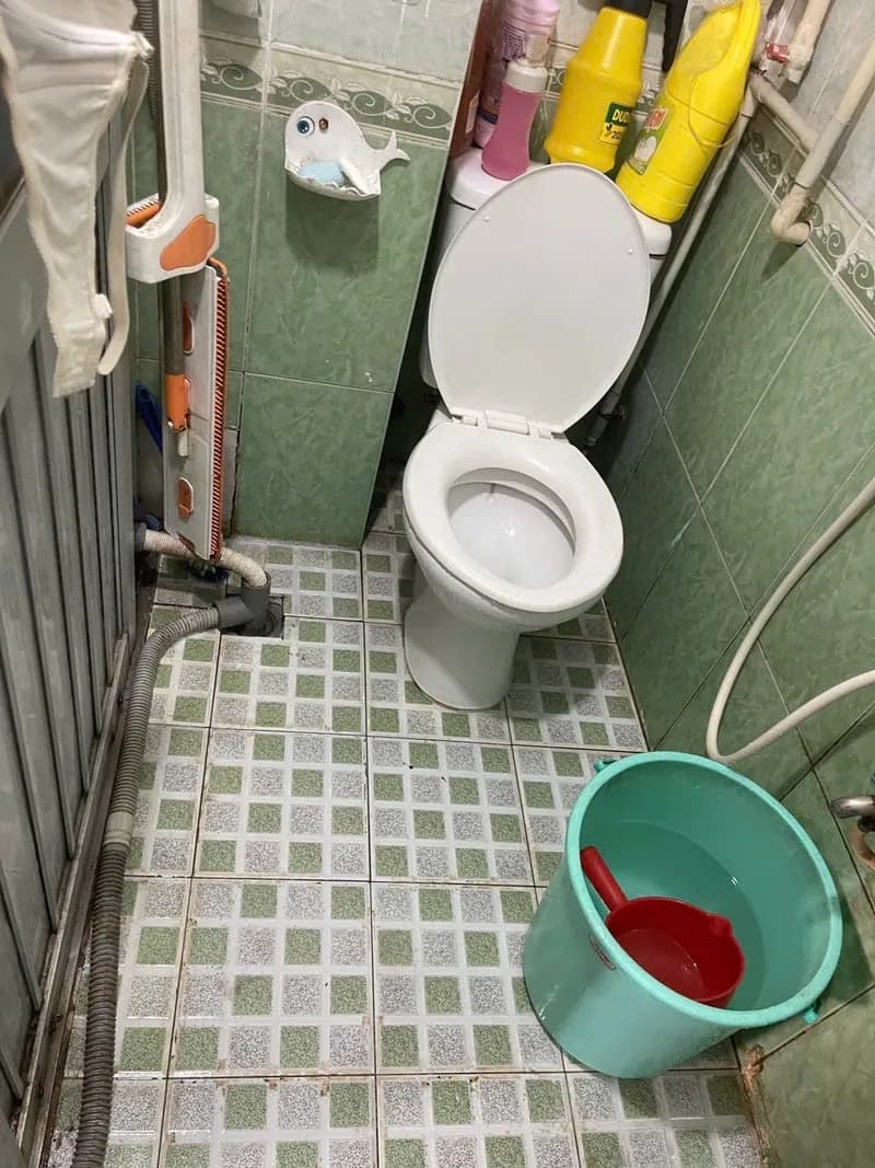 Trước khi sửa: Chống thấm và lát lại gạch sàn nhà vệ sinh tại TPHCM tại TPHCM