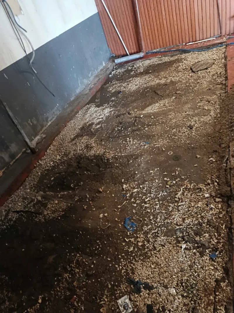 Trước khi sửa: Cán nền chống thấm, lát gạch sàn nhà cũ tại TPHCM tại TPHCM