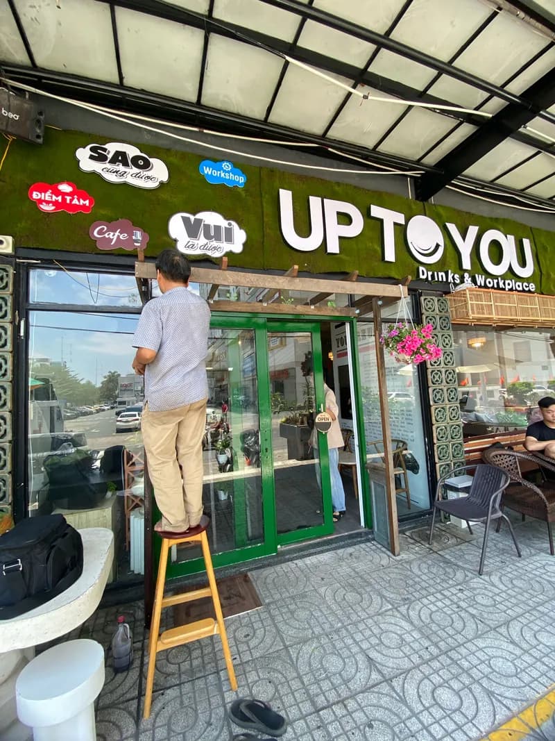 Sau khi hoàn thành sửa cửa kính UP TO YOU tại Tân Phú — thợ DƯƠNG OAI