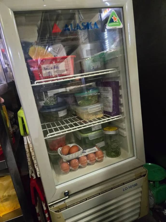 Trước khi sửa: Thay thế thermostat và vệ sinh dàn lạnh tủ mát Alaska TPHCM tại TPHCM