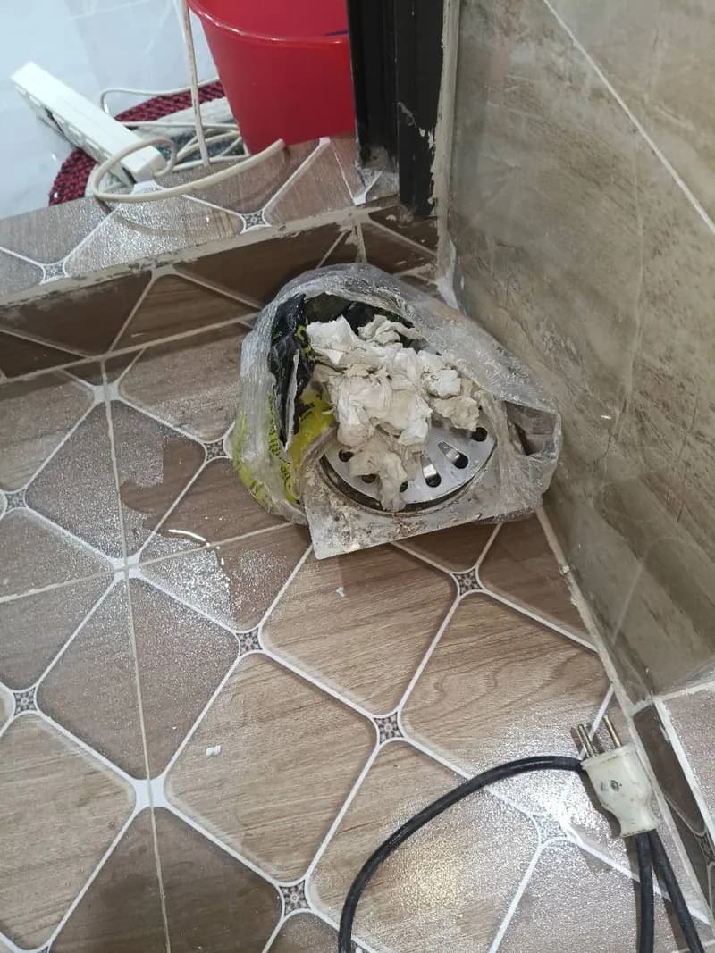 Trước khi sửa: Thông tắc cống thoát sàn nhà vệ sinh triệt để tại TPHCM tại TPHCM