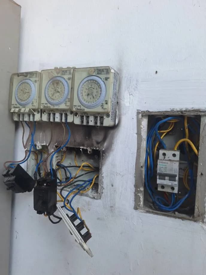Trước khi sửa: Thay thế bộ timer Glimsco và đấu nối hệ thống điện tại TPHCM tại TPHCM