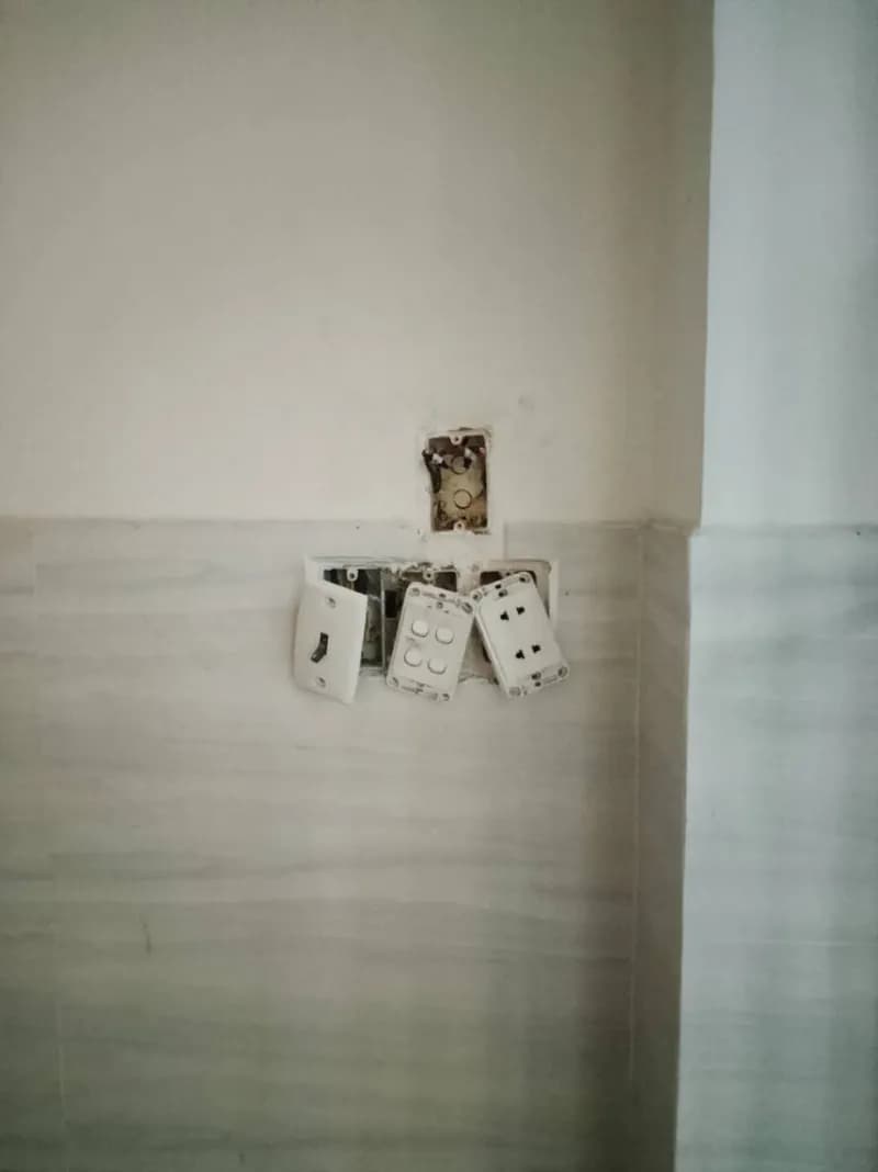 Trước sửa ổ cắm điện và công tắc tại phường 15, Tân Bình — thợ TRÂN TRƯƠNG