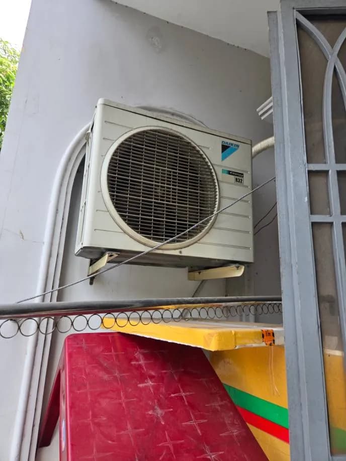 Trước sửa máy lạnh treo tường Daikin tại TPHCM — thợ LỘC LÊ