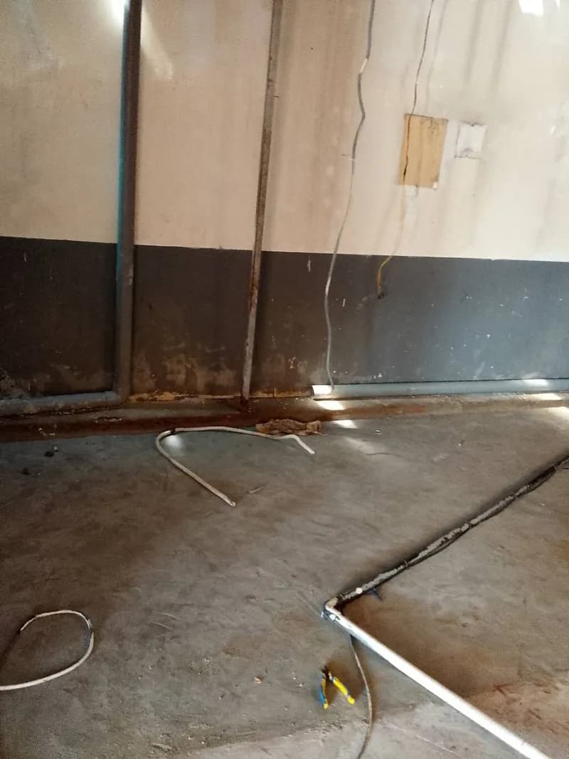 Trước khi sửa: Dò tìm và thay dây điện âm tường chập cháy tại TPHCM tại TPHCM