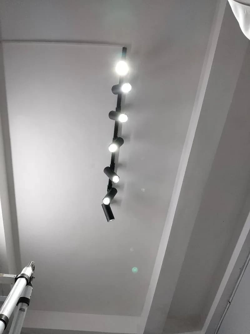 Sau khi hoàn thành sửa đèn ray tại Quận 8 — thợ ĐỖ NHIỀU