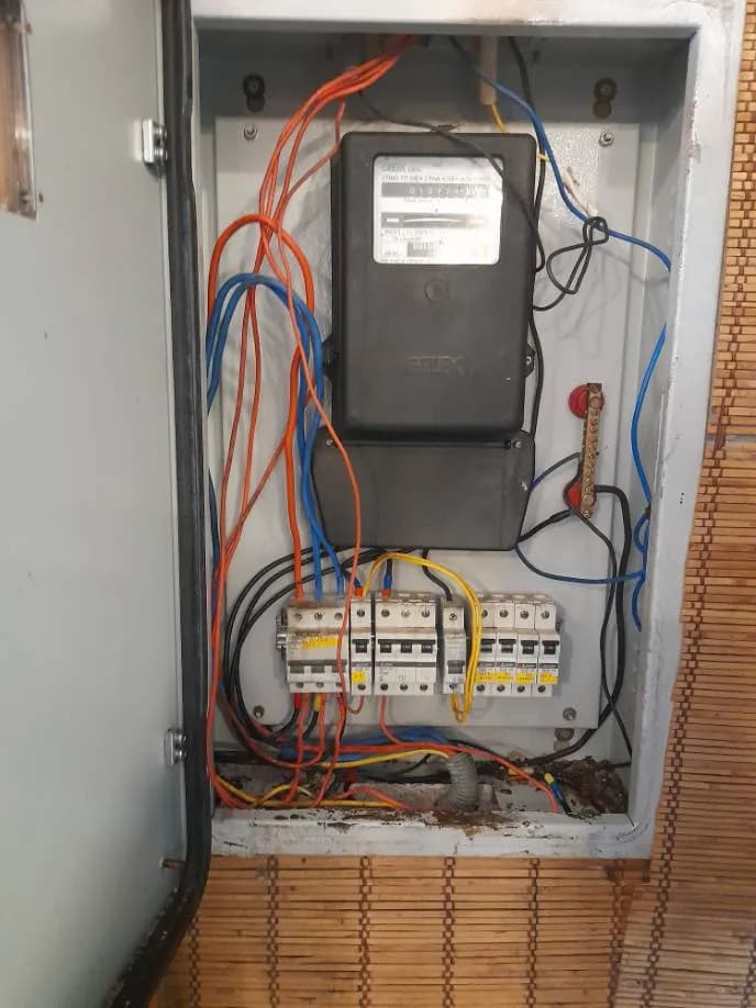 Kết quả Thay thế đầu cos, bảo trì tủ điện tổng tại TPHCM tại TPHCM — thợ Trương Công Việt Trân