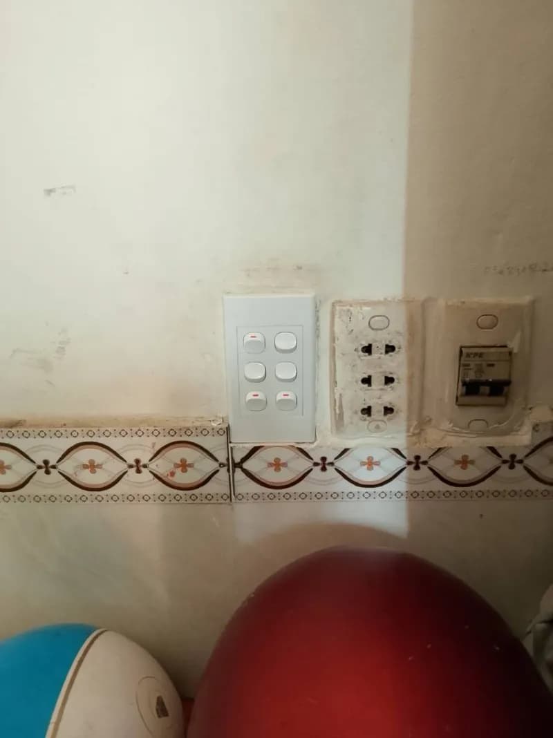 Sau khi hoàn thành sửa thiết bị điện KPE tại TPHCM — thợ TRÂN TRƯƠNG