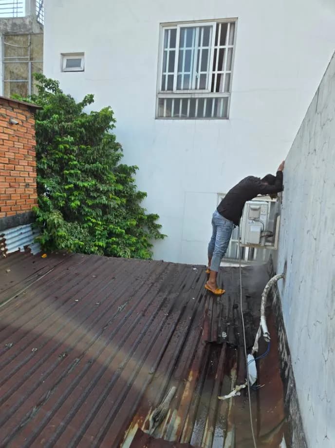 Vệ sinh máy lạnh treo tường chuyên nghiệp giá rẻ tại TPHCM tại TPHCM