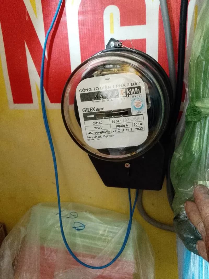 Sau khi hoàn thành sửa công tơ điện 1 pha 2 dây GILEX IMCE tại TPHCM — thợ ĐỖ NHIỀU