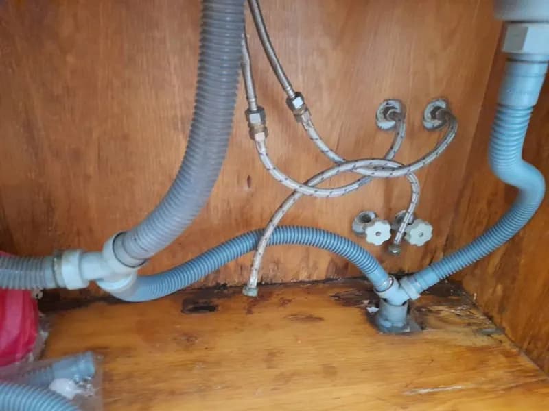 Thay ống xả bồn rửa chén bị rò rỉ tại TPHCM tại TPHCM