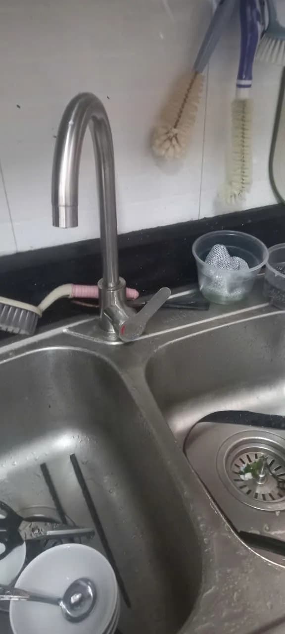 Sau khi hoàn thành sửa vòi nước bồn rửa bát tại Thủ Đức — thợ Bùi Văn An