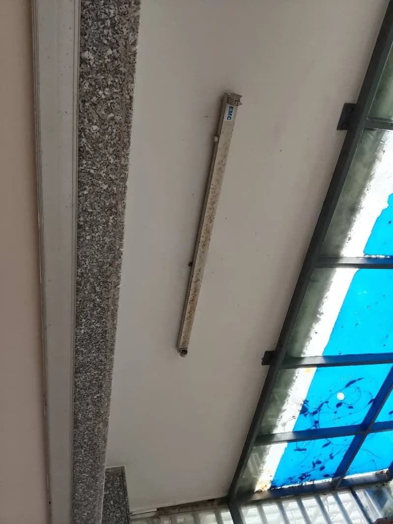 Trước sửa máng đèn huỳnh quang EMC tại TPHCM — thợ ĐỖ NHIỀU
