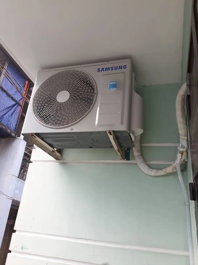 Sau khi hoàn thành sửa máy lạnh treo tường Samsung tại phường 1, Bình Thạnh — thợ Hoàng Tùng