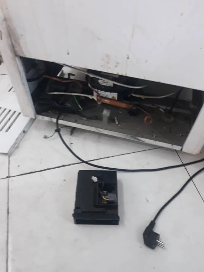 Trước sửa tủ lạnh Sharp tại Quận 6 — thợ Đặng Anh Huy