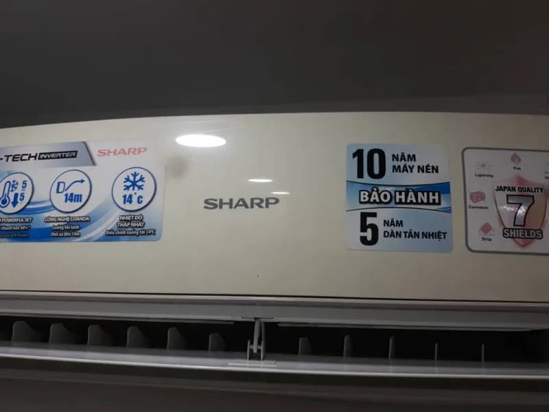 Sau khi hoàn thành sửa máy lạnh treo tường Sharp tại phường Phú Trung, Tân Phú — thợ Hoàng Tùng