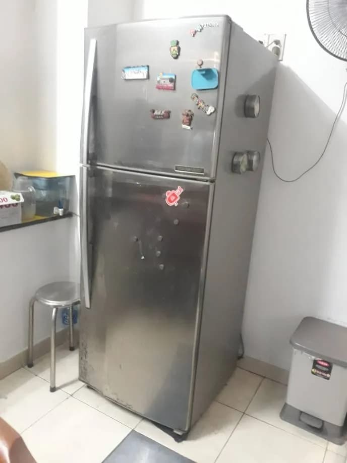 Sau khi hoàn thành sửa tủ lạnh hai cánh Toshiba tại Tân Phú — thợ Đặng Anh Huy