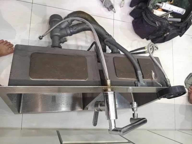 Trước sửa hệ thống thoát nước chậu rửa tại Gò Vấp — thợ Bùi Văn Bảo